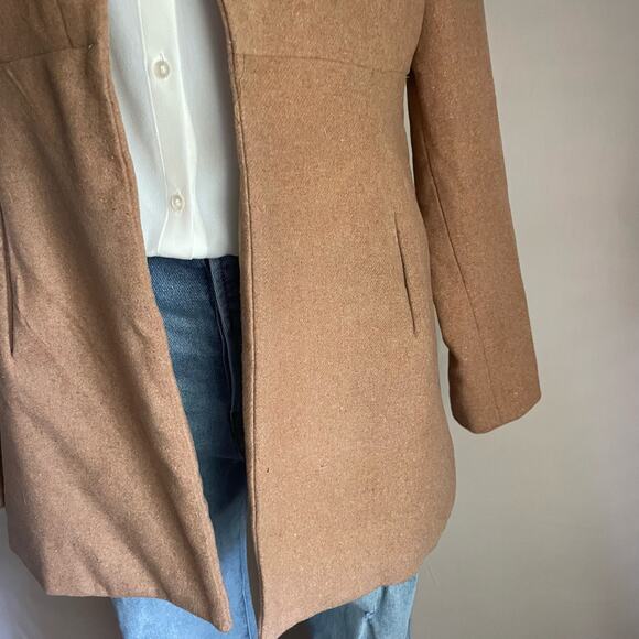Entro Camel Color women's Coat. Size Large. EUC. - Picture 5 of 6